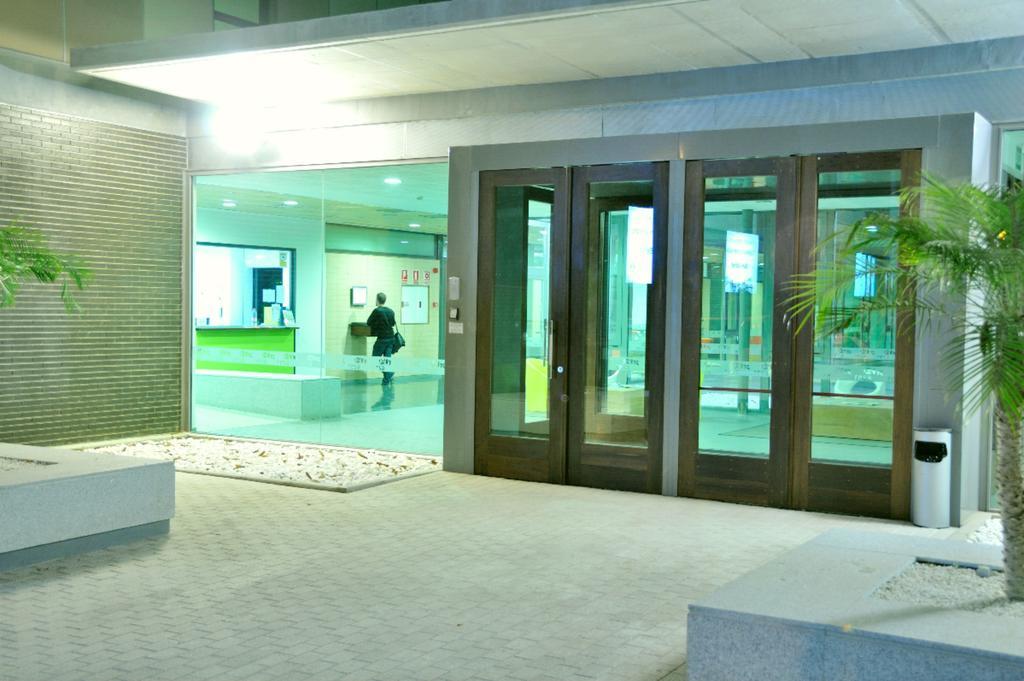 Residencia Universitaria Resa Damia Bonet Валенсия Екстериор снимка