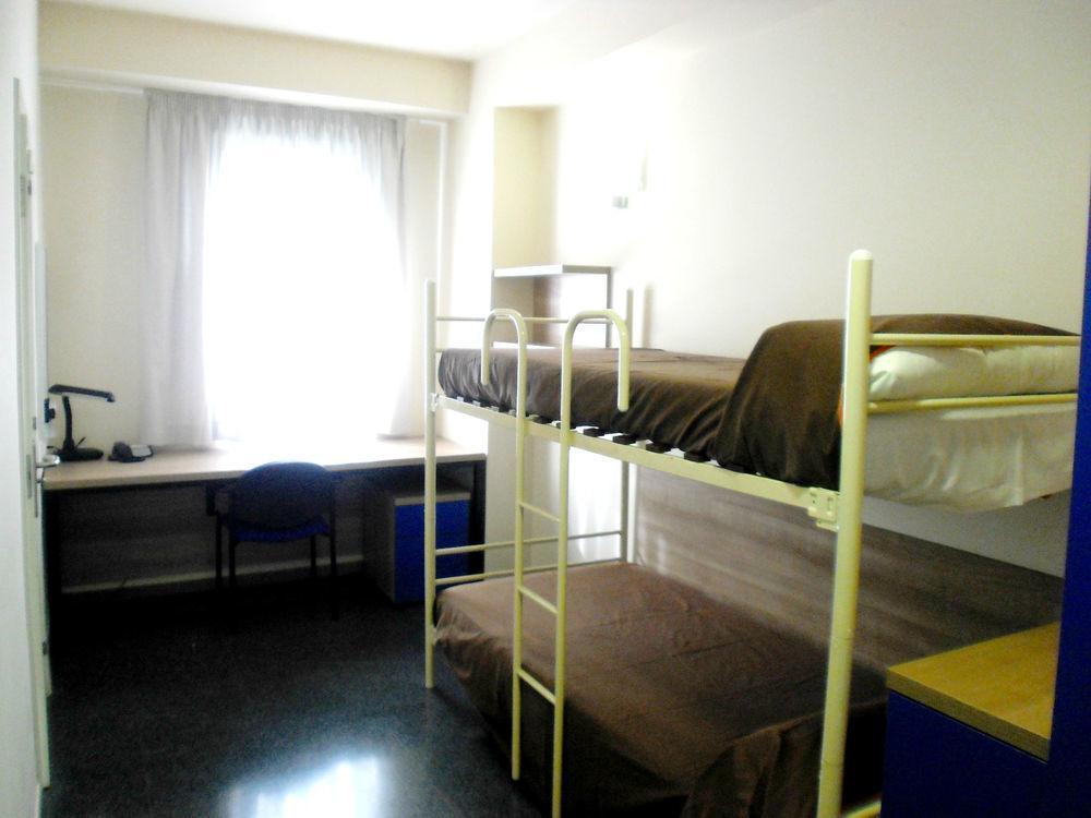 Residencia Universitaria Resa Damia Bonet Валенсия Екстериор снимка