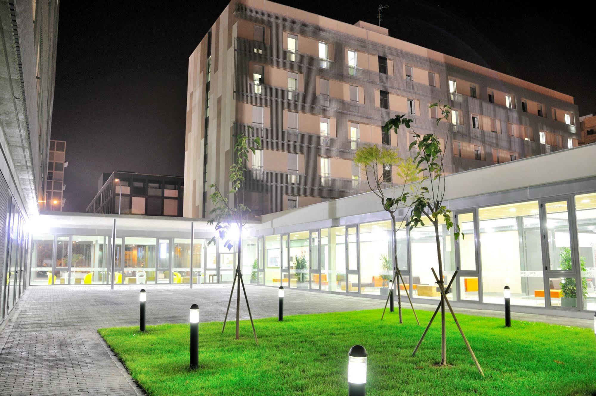Residencia Universitaria Resa Damia Bonet Валенсия Екстериор снимка